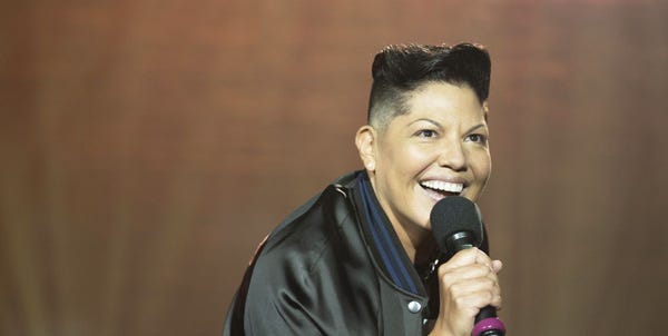 Che Diaz performing stand up comedy in And Just Like That