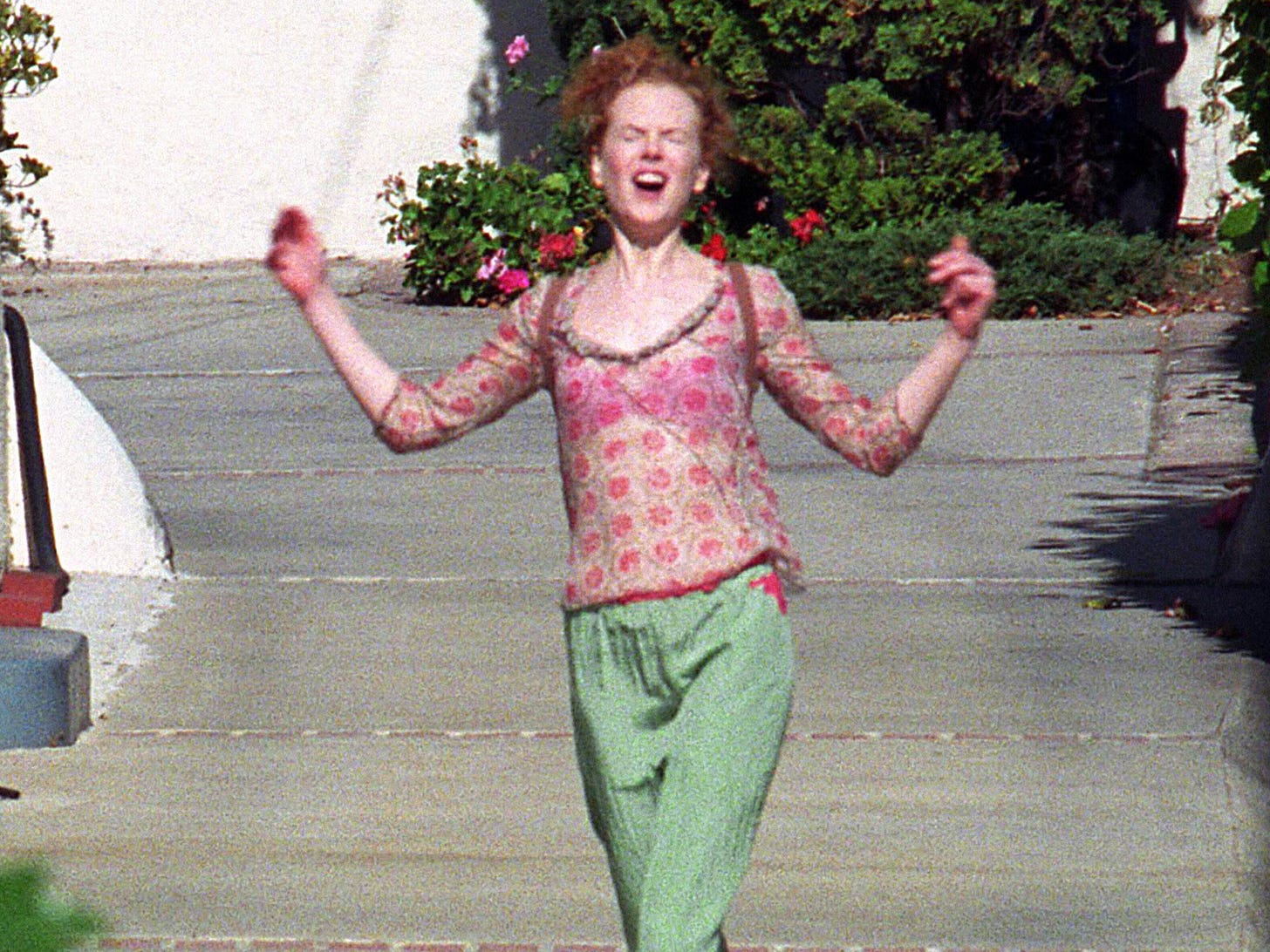 Woman recreates Nicole Kidman's iconic 2001 photograph to ...