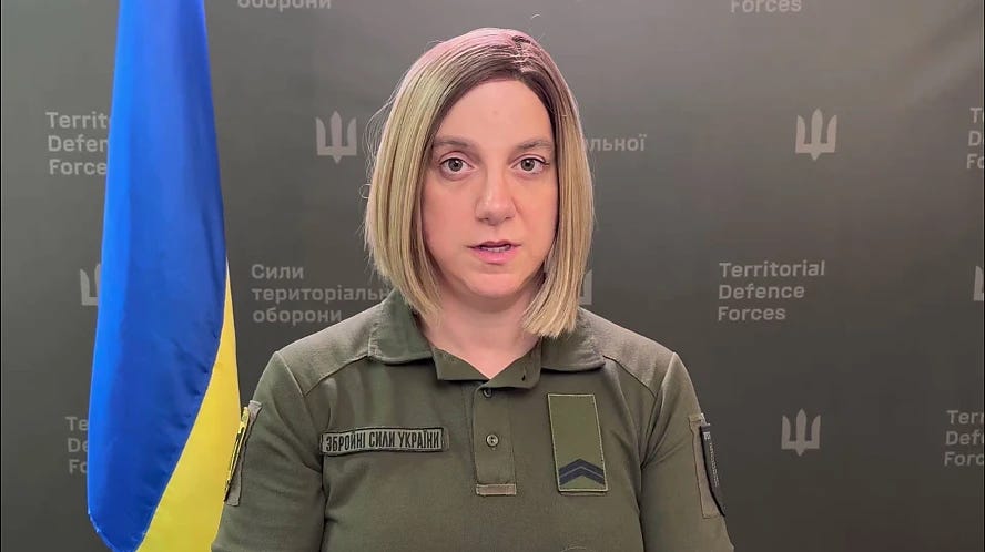 Elbocsátották az ukrán hadsereg transznemű szóvivőjét.  Sarah Ashton-Cirillo halálosan megfenyegette orosz támogatóit