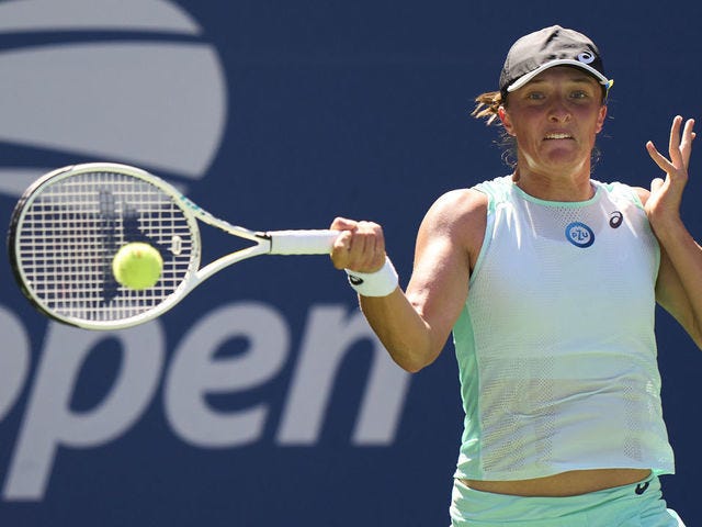 Top-ranked Swiatek bests Stephens to secure 3rd-round spot | theScore.com
