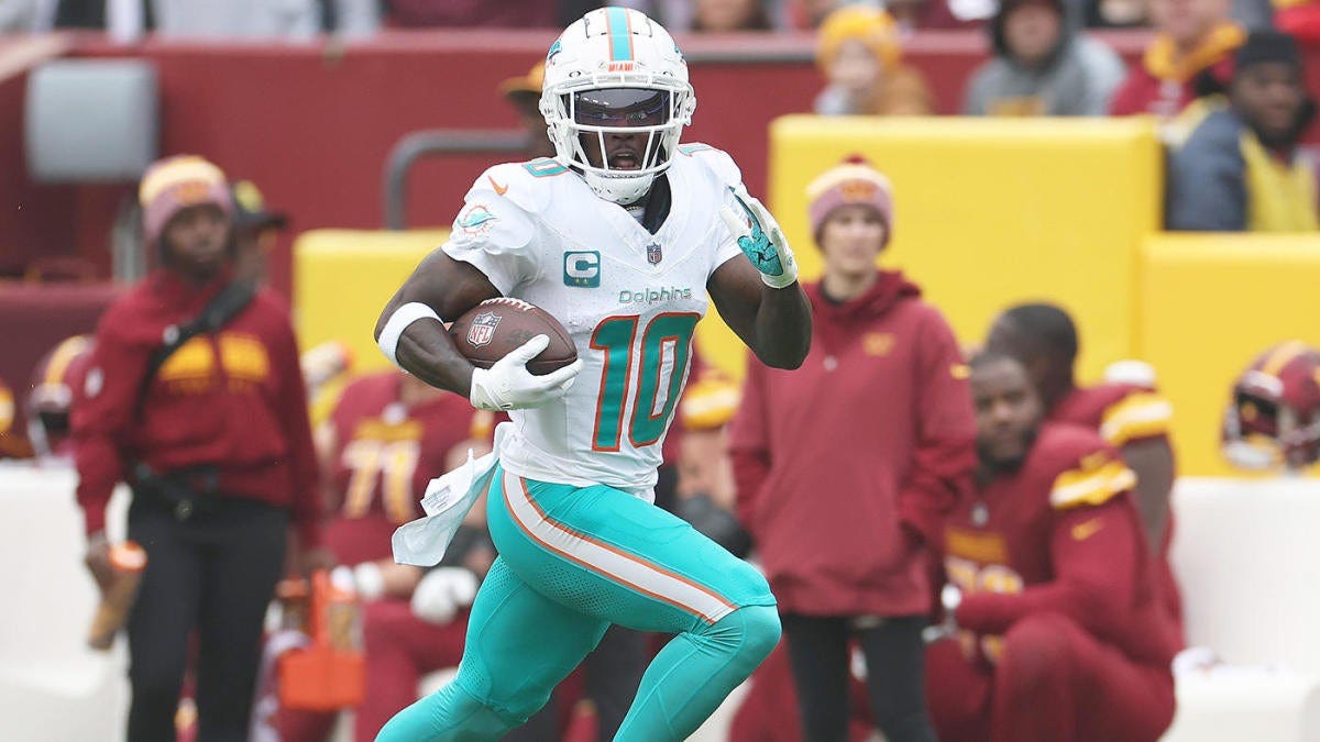 Dolphins WR Tyreek Hill breaks NFL record vs. Commanders with latest  monster game of 2023 season - CBSSports.com