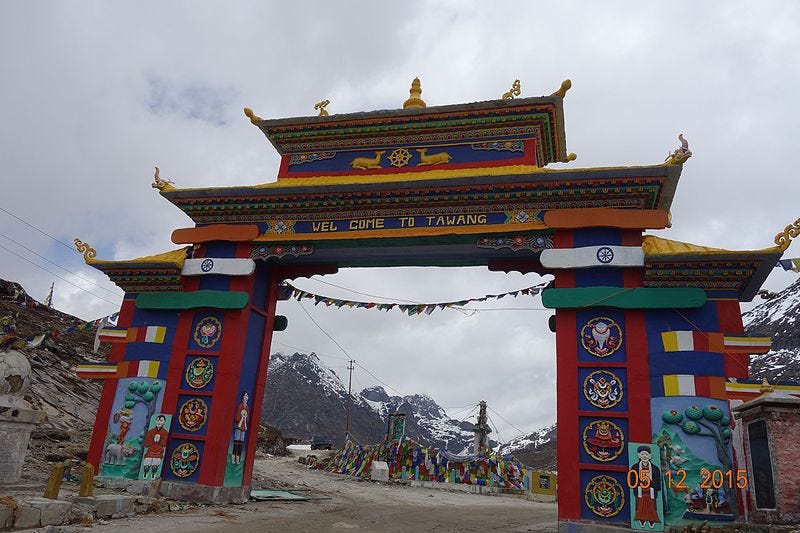 File:Welcome arch to Tawang District at Sela.jpg