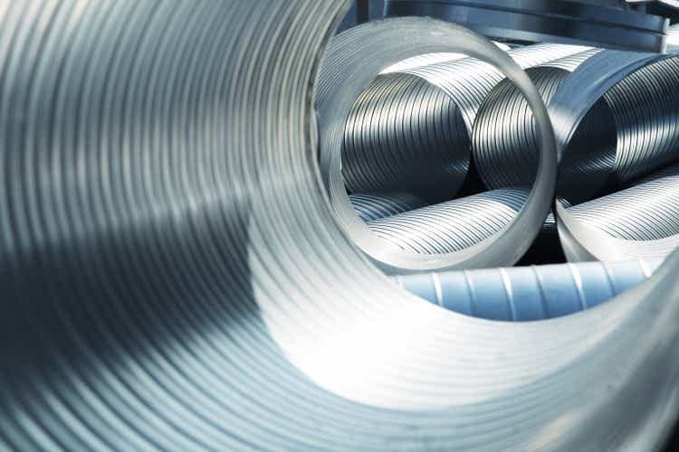 Metallic, ribbed ventilation tubes