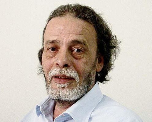 Guimarães worked for 20 years at the newspaper O Globo, where he headed the São Paulo bureau