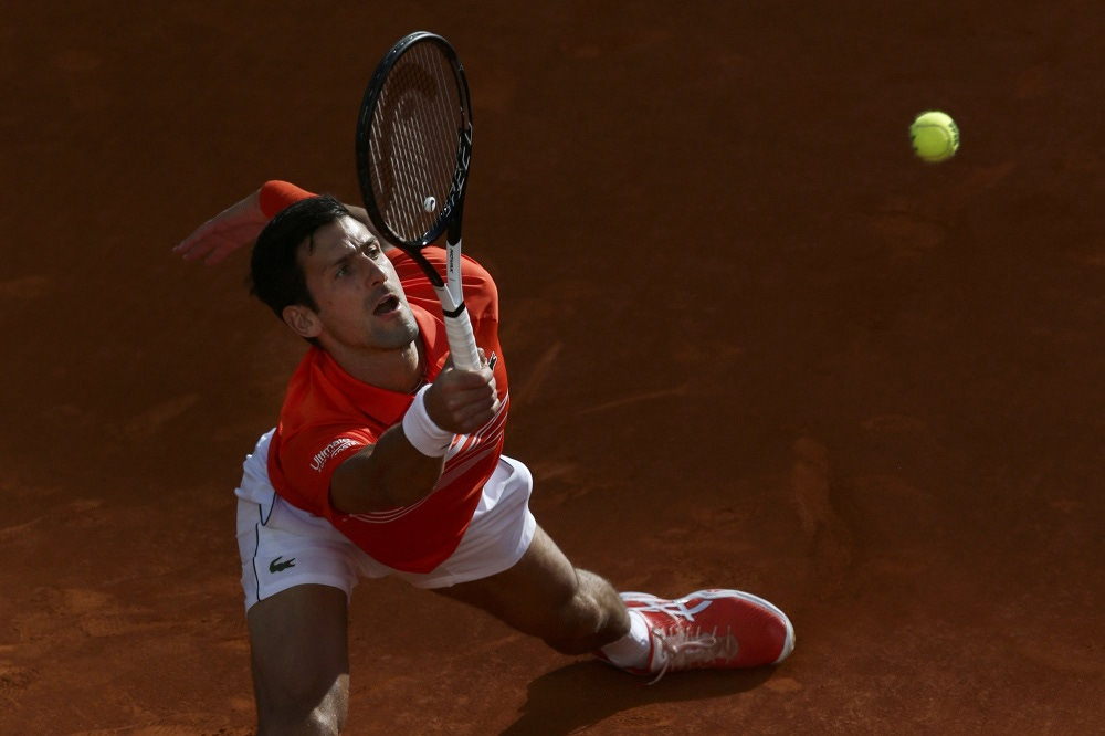 djokovic returns tough shot to stefanos tsitsipas madrid open 2019