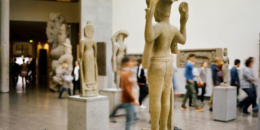 Yoga and meditation events at art museums in Paris, France