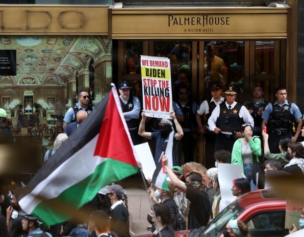 Chicago police stand in front of the Palmer House Hilton as pro-Palestinian protestors rally on State St. as President Joe Biden attends a fundraiser for his re-election campaign at the downtown Chicago hotel on May 8, 2024. (Chris Sweda/Chicago Tribune)