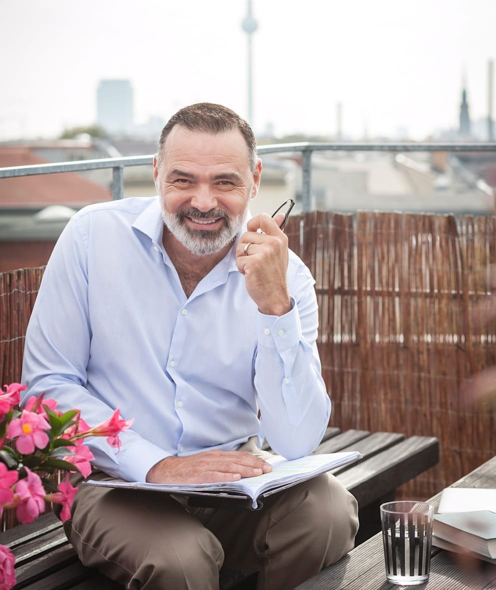 Giovanni Arvaneh (†61) war ein bekannter deutscher Soap-Darsteller. Am 14. Mai verlor er den Kampf gegen den Nierenkrebs