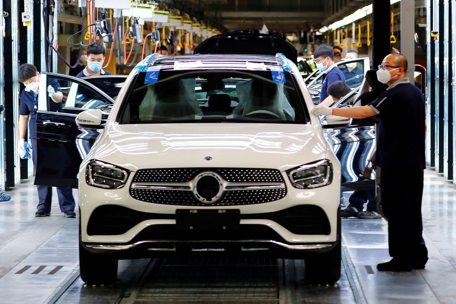 Daimler's China venture aims to raise capacity 45% at Mercedes-Benz plants  -document | Reuters