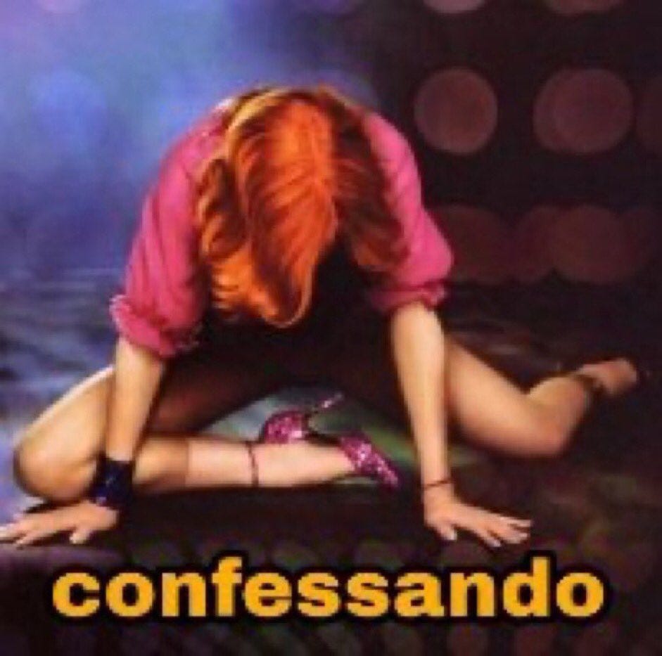 meme com foto de madonna do disco CONFESSIONS ON A DANCE FLOOR, em baixa resolução, com a legenda CONFESSANDO