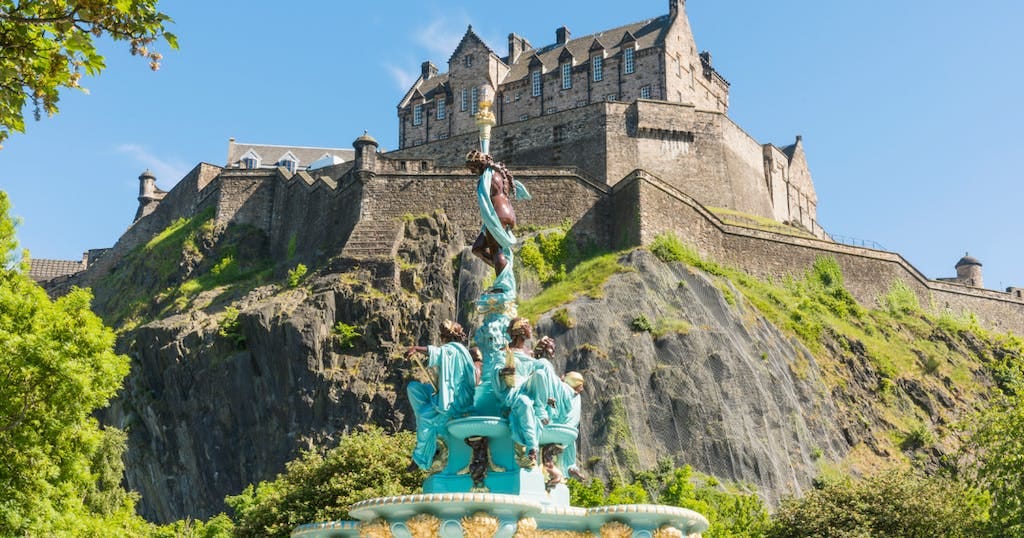The History Of Edinburgh Castle | Edinburgh Guided Tour