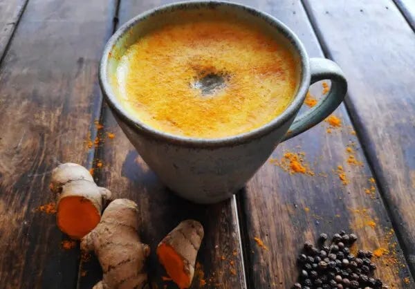 Turmeric Latte made with Turmeric, milk, honey or maple syrop and pepper. (Capturastock/Shutterstock)