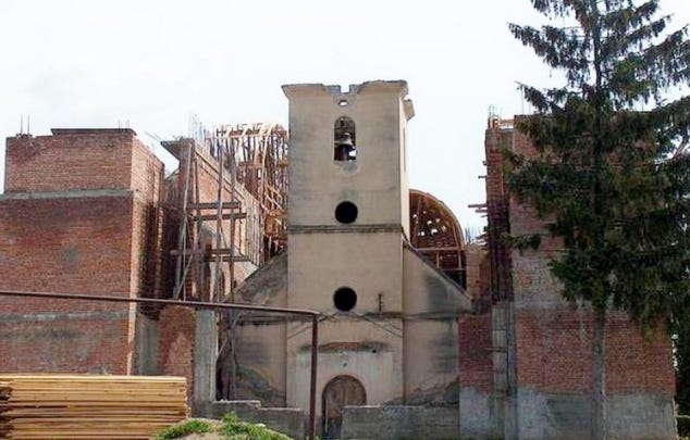 chiesa in demolizione