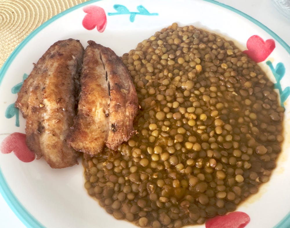 Fillet of fish with lentils at home