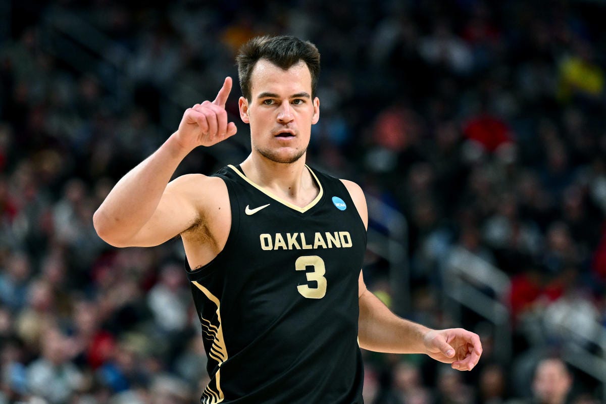 NCAA tournament breakout, Oakland sharpshooter Jack Gohlke, signs with  Thunder - Yahoo Sports