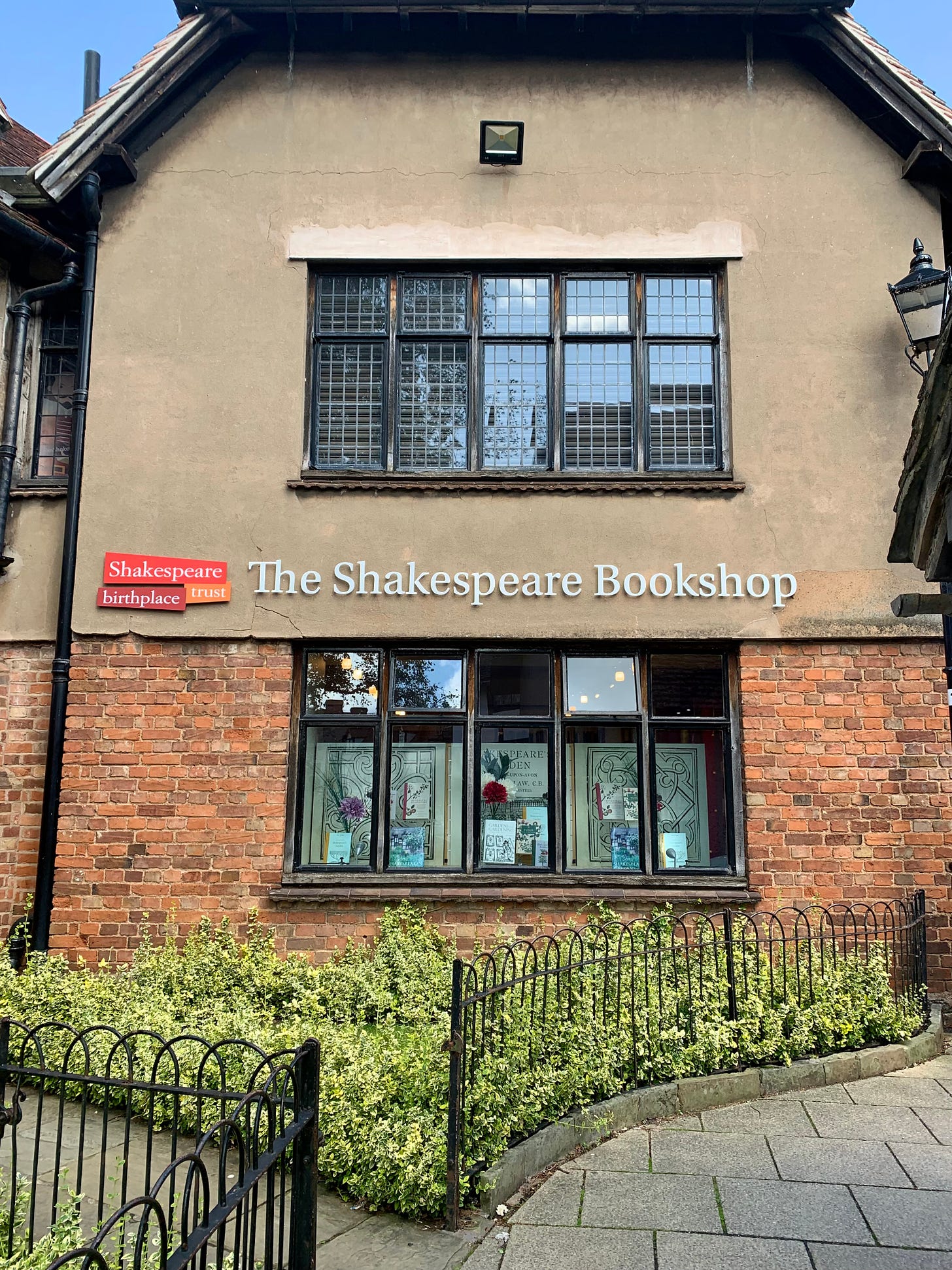 photo author took at The bookstore I enjoyed browsing in at Stratford-upon-Avon