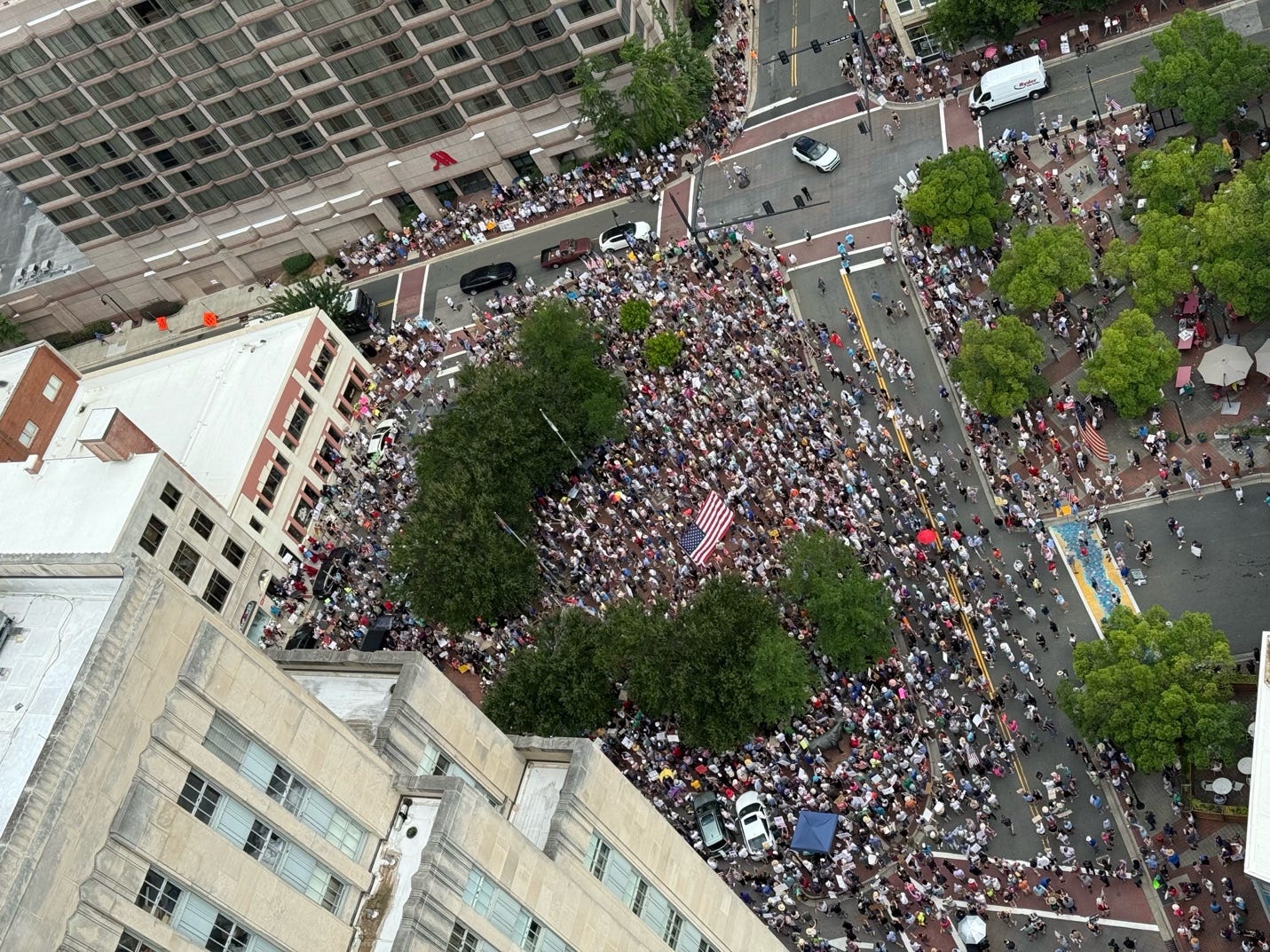 Aerial view of a crowd of people in a city

AI-generated content may be incorrect.