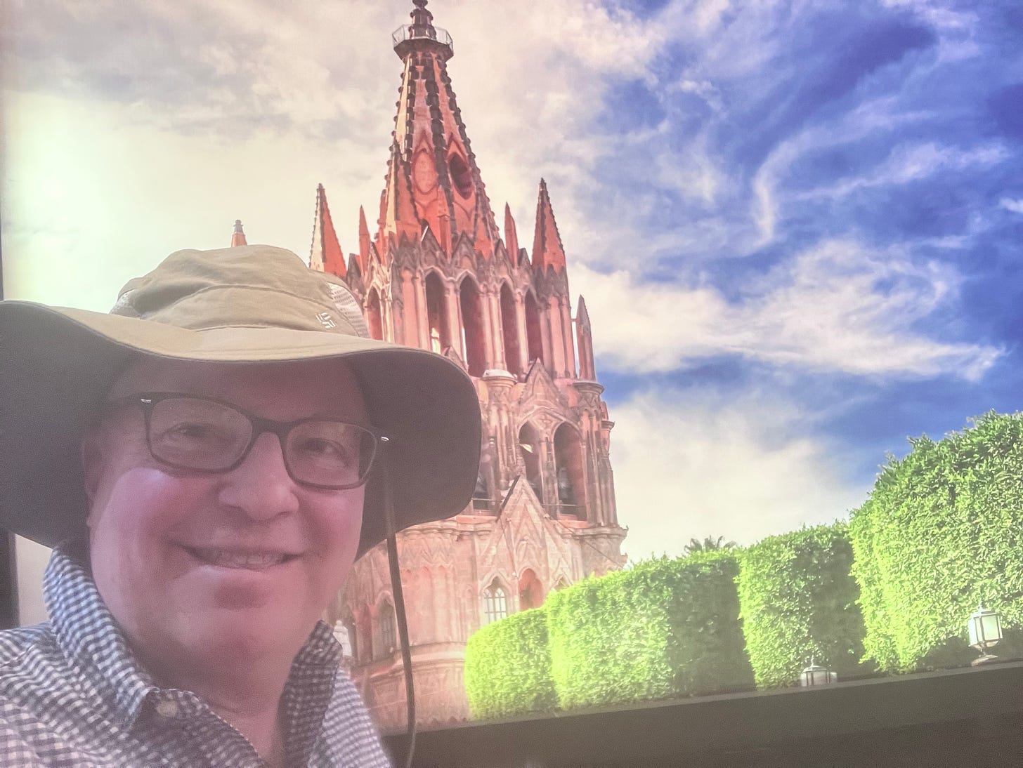 Photo a man wearing glasses and a hat in San Miguel de Allende