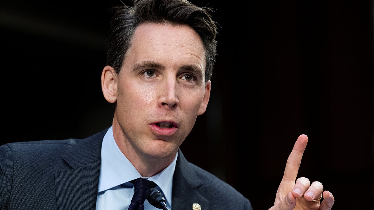 Sen. Josh Hawley bill takes aim at supply chain crunch, requiring 50% of  value of a good to be produced in US | Fox Business
