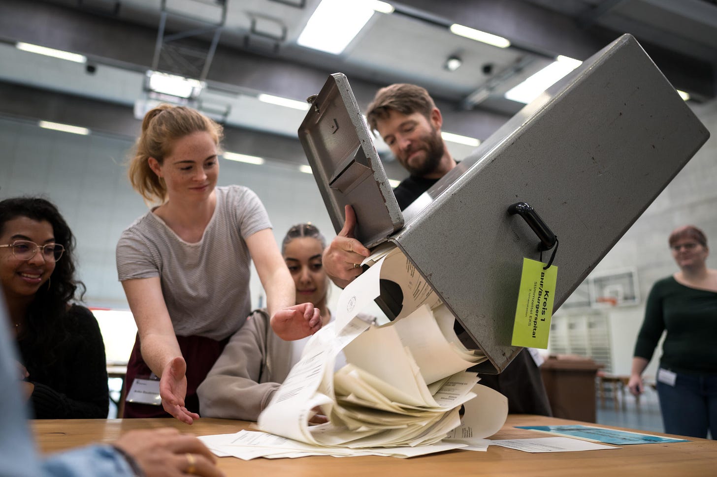 The vote-counting started immdiately after the polls closed in the Swiss general election