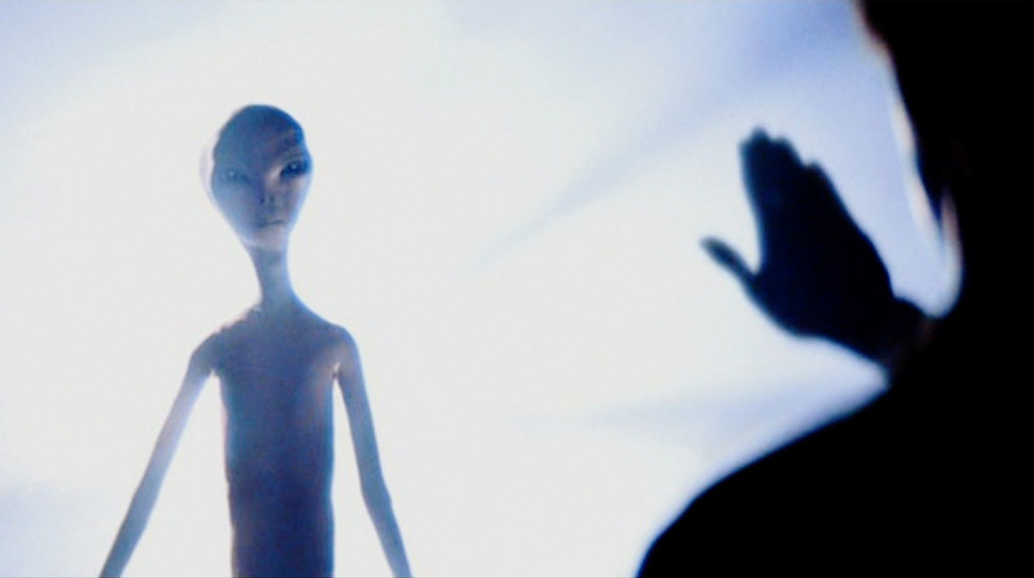 Close Encounters of the Third Kind: Aliens in light | Close encounter ...