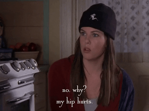 Lorelai Gilmore says her hip hurts but she's a fuckin' liar because she's like 32 in this shot.