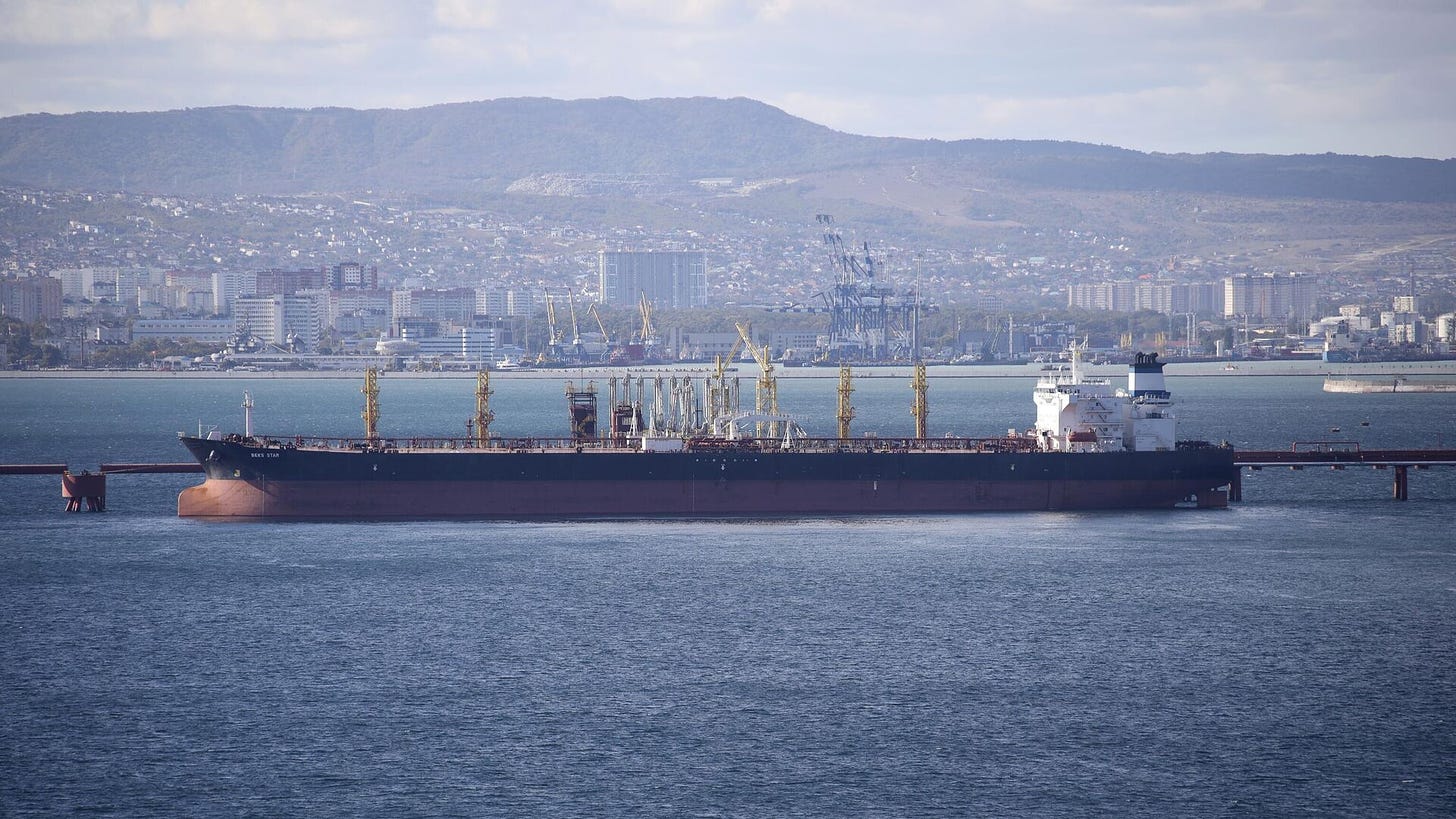 An oil tanker is moored at the Sheskharis complex, part of Chernomortransneft JSC, a subsidiary of Transneft PJSC, in Novorossiysk, Russia, on Oct. 11, 2022.  - Sputnik International, 1920, 16.12.2024