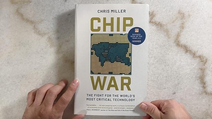 Amazon.com: Chip War: The Fight for the World's Most Critical Technology:  9781982172008: Miller, Chris: Libros
