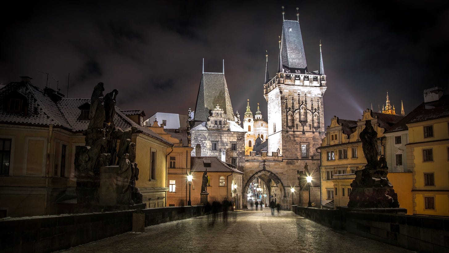 Brno, Tchéquie: vue du centre ville, à la beauté baroque, la nuit