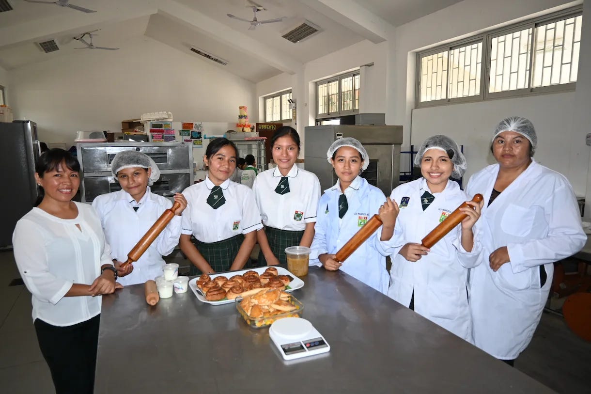 Colegio Irazola de Satipo triunfa en feria regional con productos locales