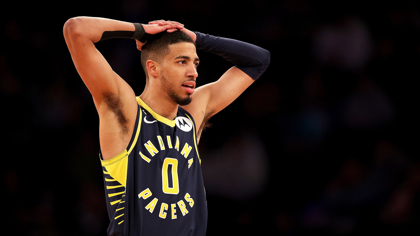 Pacers' Tyrese Haliburton exits game with left knee injury | NBA.com