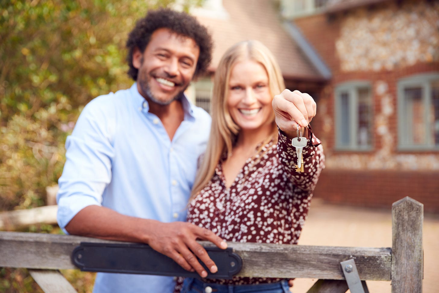 A suitable mortgage lender can make your home-buying decision seamless and worry-free. 