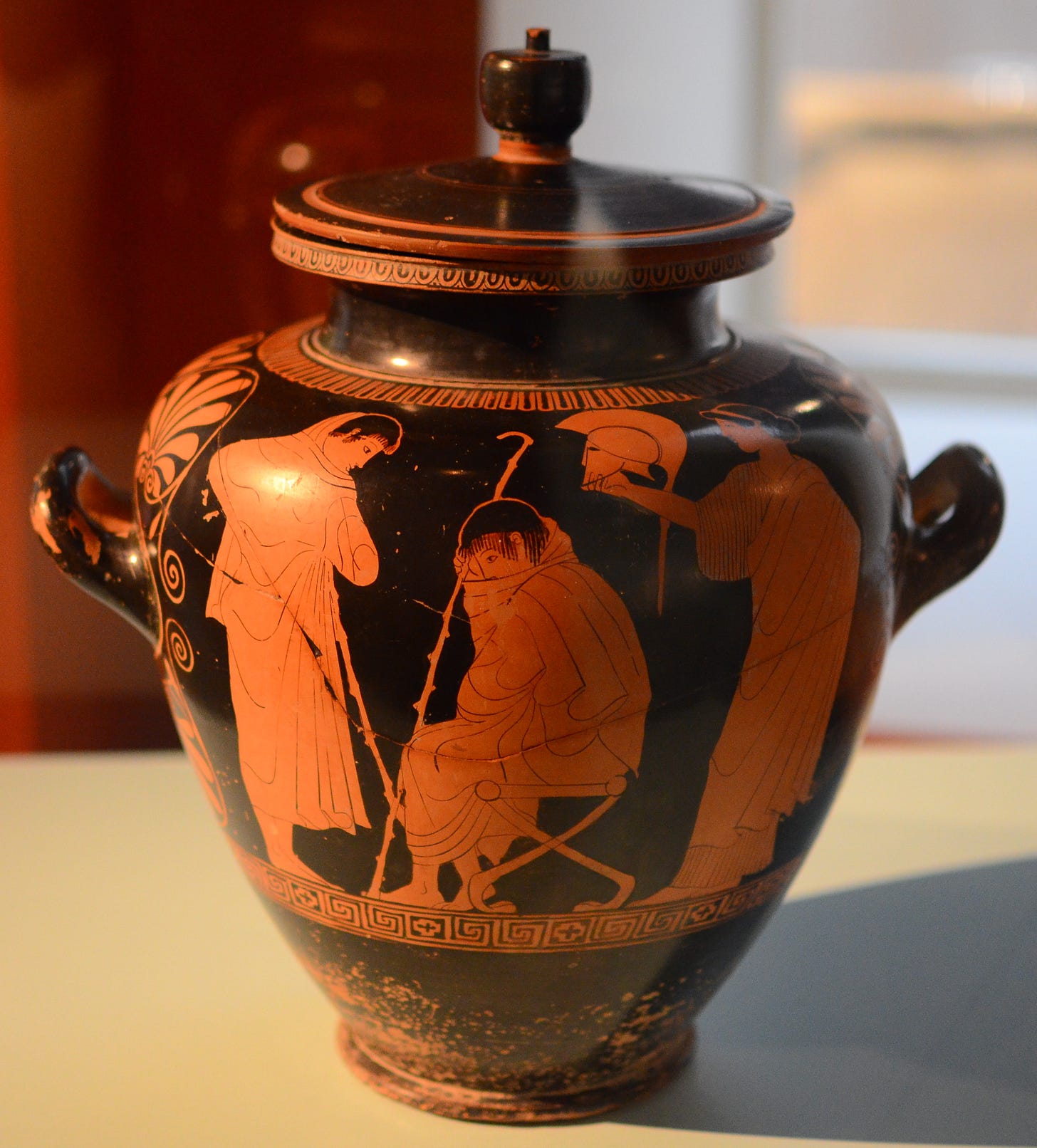 Attic red-figure stamnos with Trojan War scene. Achilles mourns the death of his friend Patroklos. To his left is Antilochos, who brought him the bad news. To his right is his mother Tethis who brings him new weapons in order for him to participate in the war again.