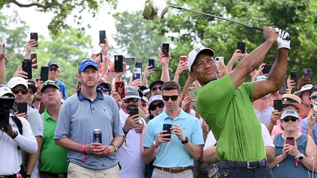 Golf fan who went viral for holding beer while watching Tiger Woods now has  official merchandise | Fox News