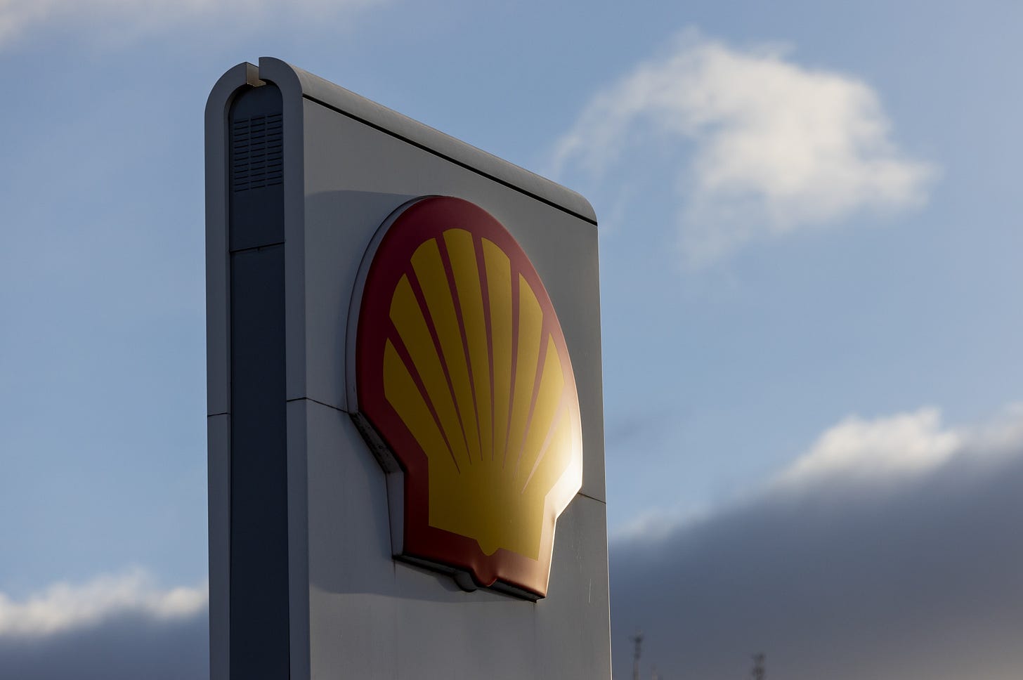 The Shell petrol&nbsp;station in Romford, UK.