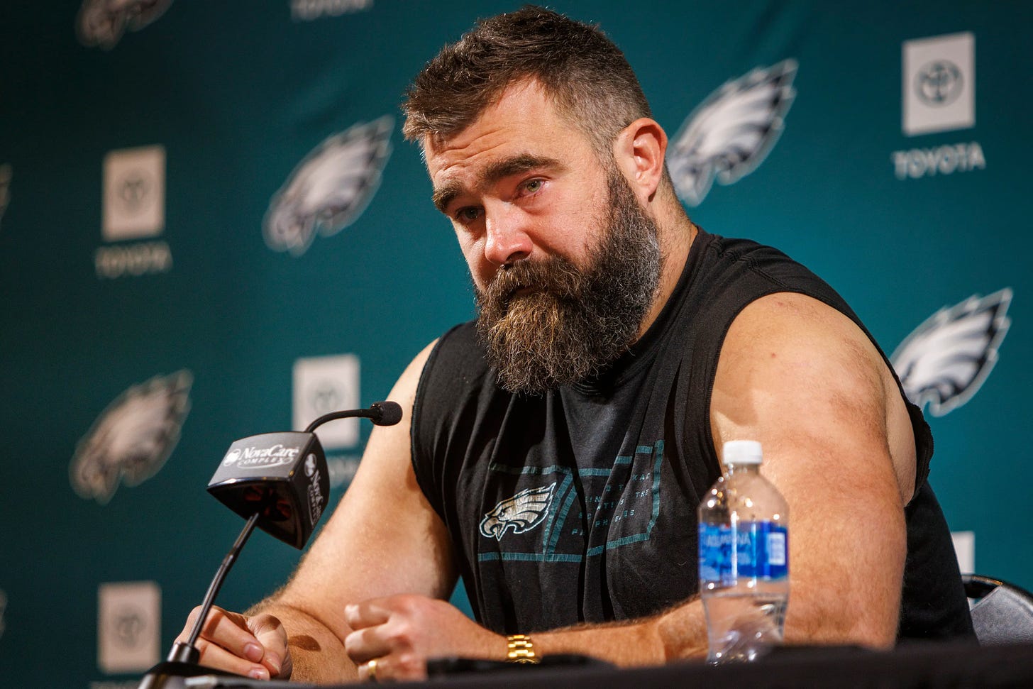 Jason Kelce retirement announcement: Eagles center gets emotional ...