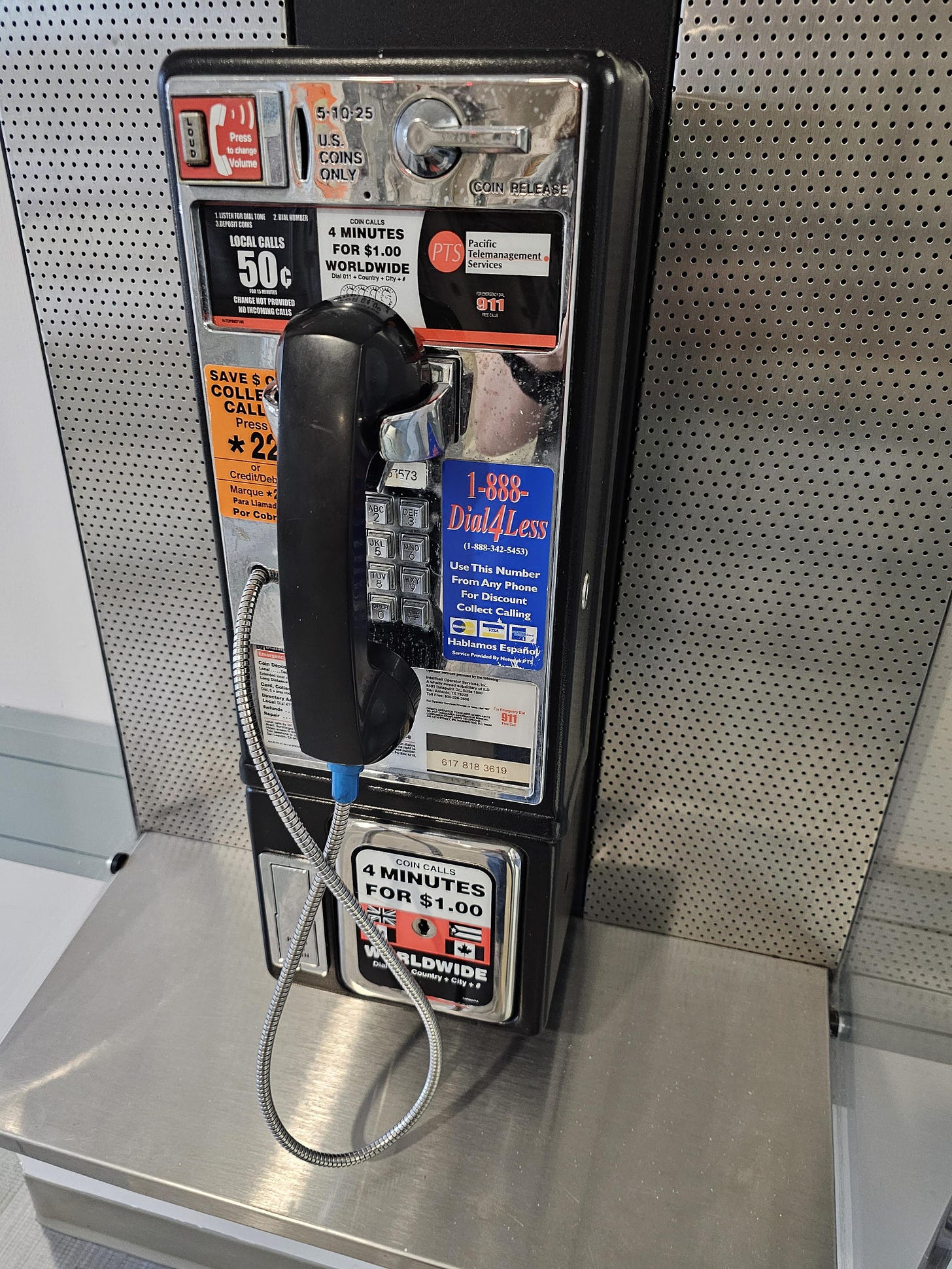 I found a payphone today! It actually works!! In 2024!!! :  r/the_lovely_legion