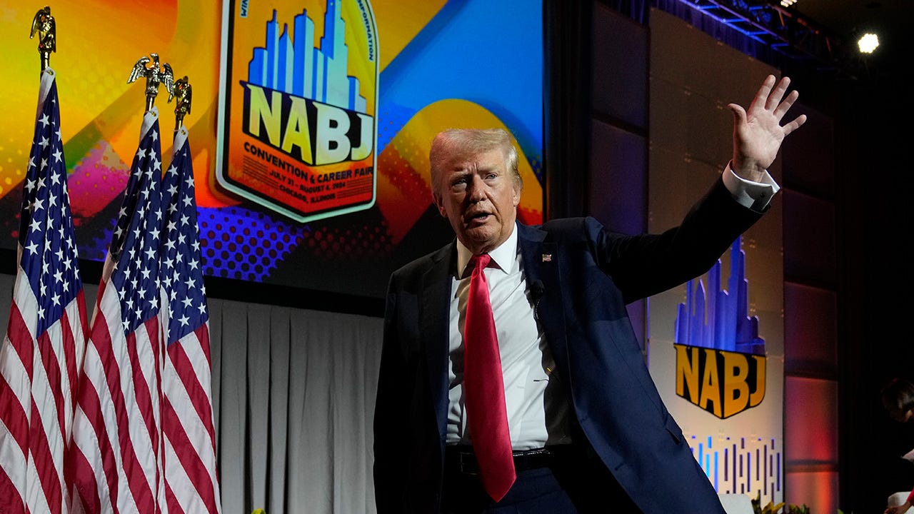 NABJ Donald Trump: ABC's Rachel Scott interviews former president at  National Association of Black Journalists' Chicago convention - ABC7 Chicago