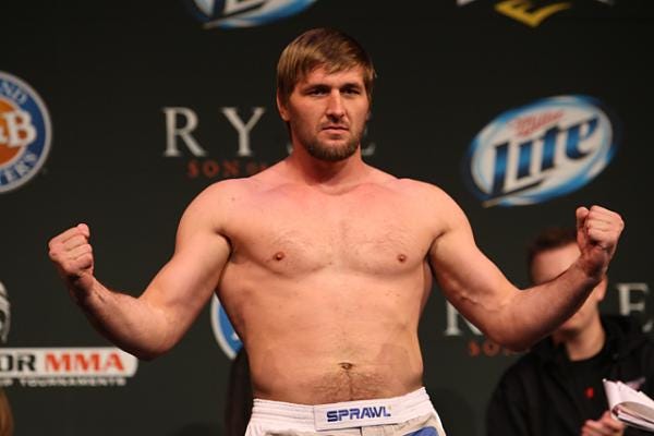 bellator strips down vitaly minakov