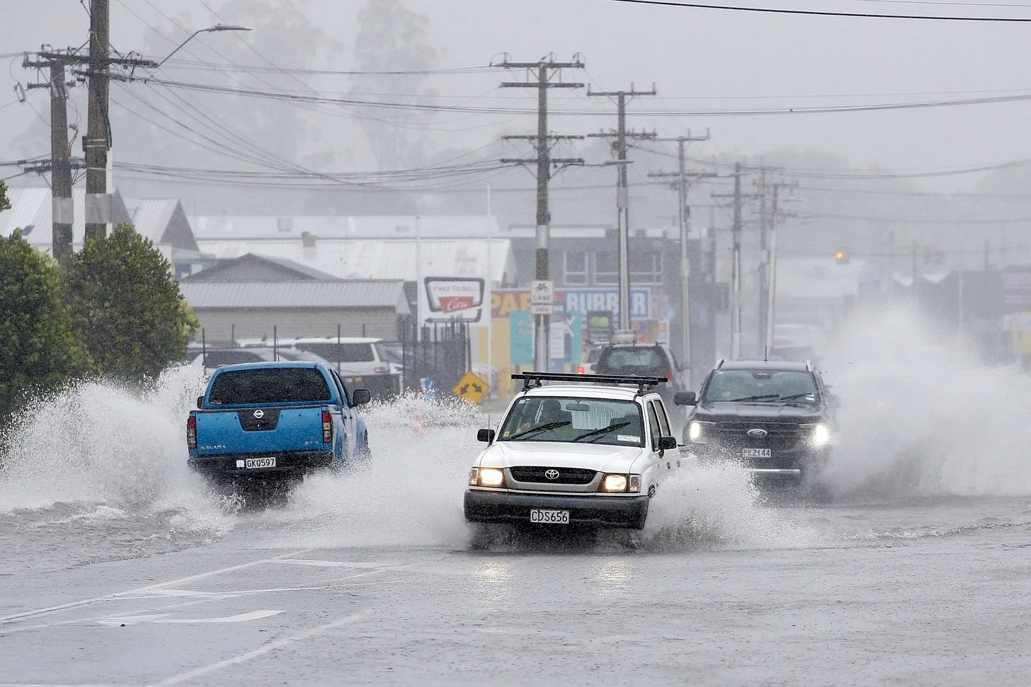Cyclone Gabrielle Hits Top of New Zealand Leaving Thousands Without Power -  Bloomberg