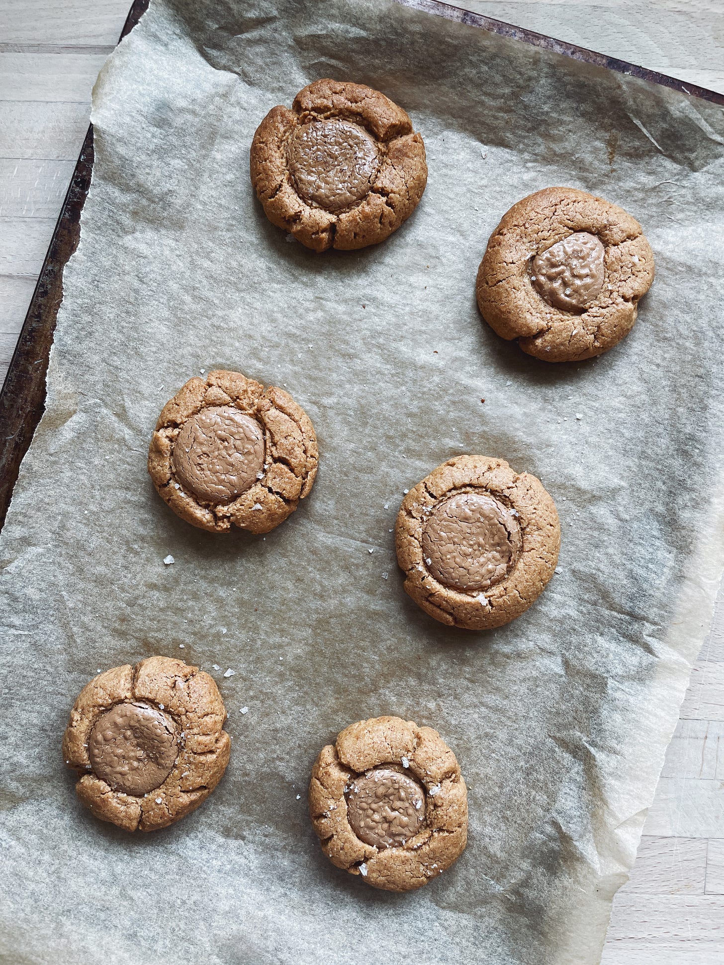 A group of cookies on a baking sheet

Description automatically generated