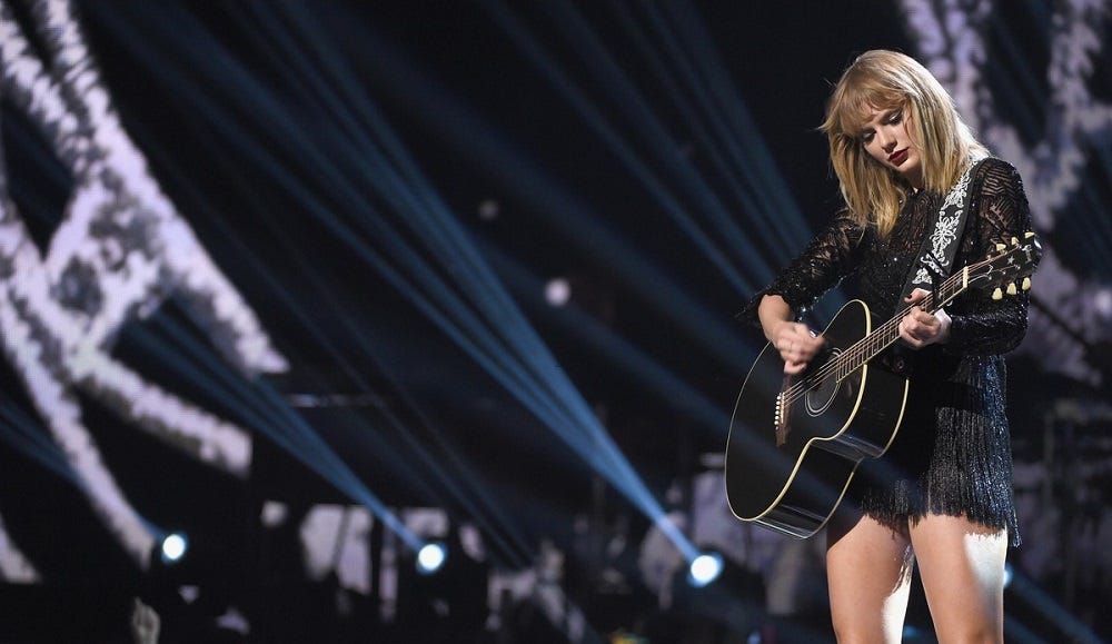 Taylor Swift's first and last concert of 2017 images