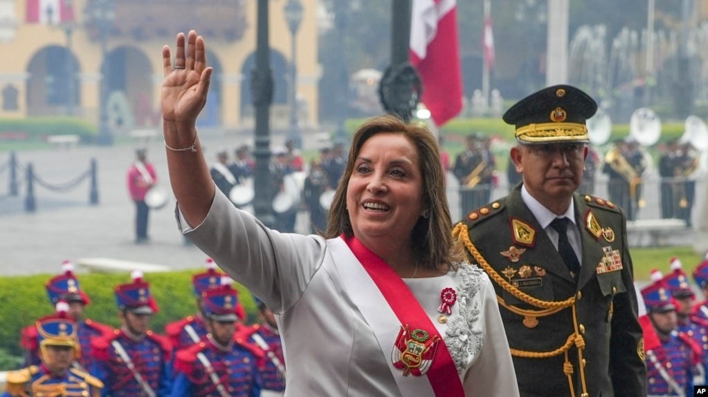 La presidenta peruana, Dina Boluarte, llega a la Catedral para asistir a misa el Día de la Independencia en Lima, Perú, el domingo 28 de julio de 2024.