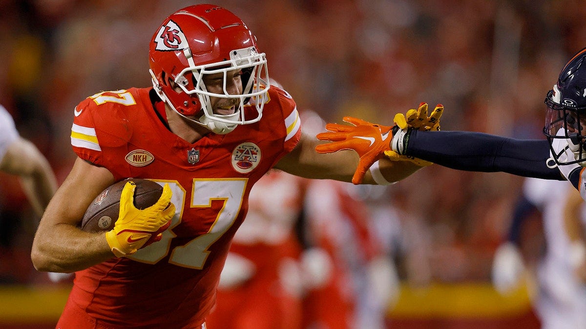 Travis Kelce's big day helps Chiefs' win streak extend to 5; Broncos' woes  continue | Fox News