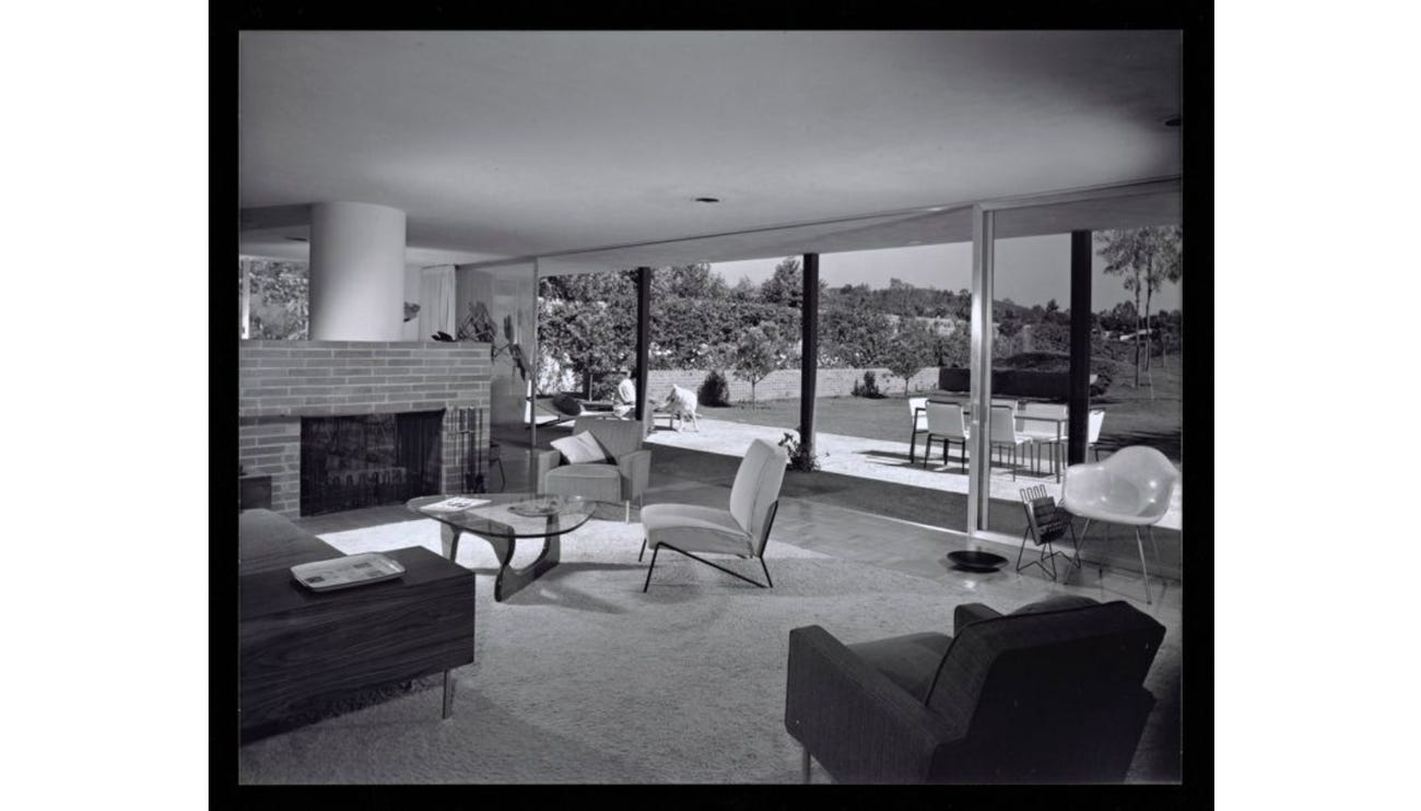 Living room of the Zimmerman House designed by Craig Ellwood (Los Angeles, Calif.), 1953.