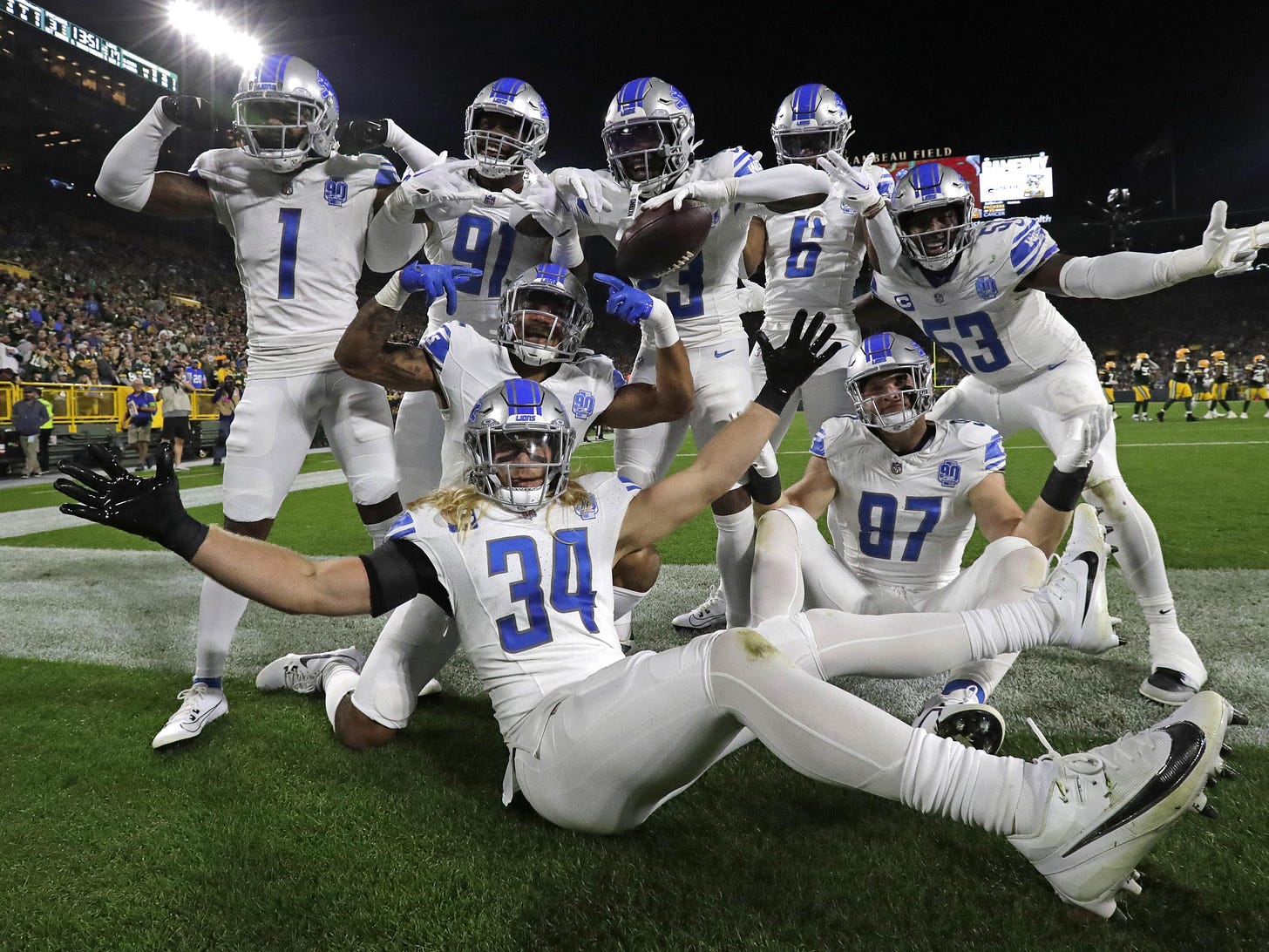 Detroit Lions dominate early, come through late in 34-20 win at Packers