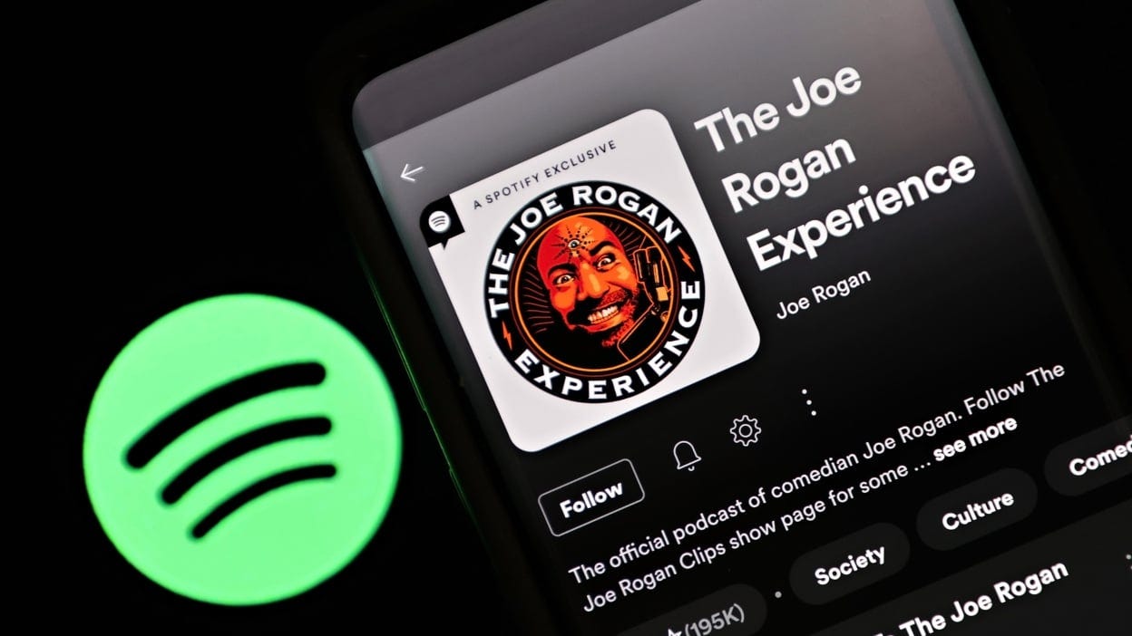 Joe Rogan signs new $250 million, multi-year Spotify deal | Mashable