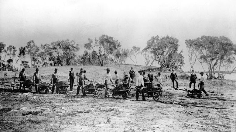 Figure 1: John Sewell’s crew of workers clearing the grounds for the Royal Palm Hotel