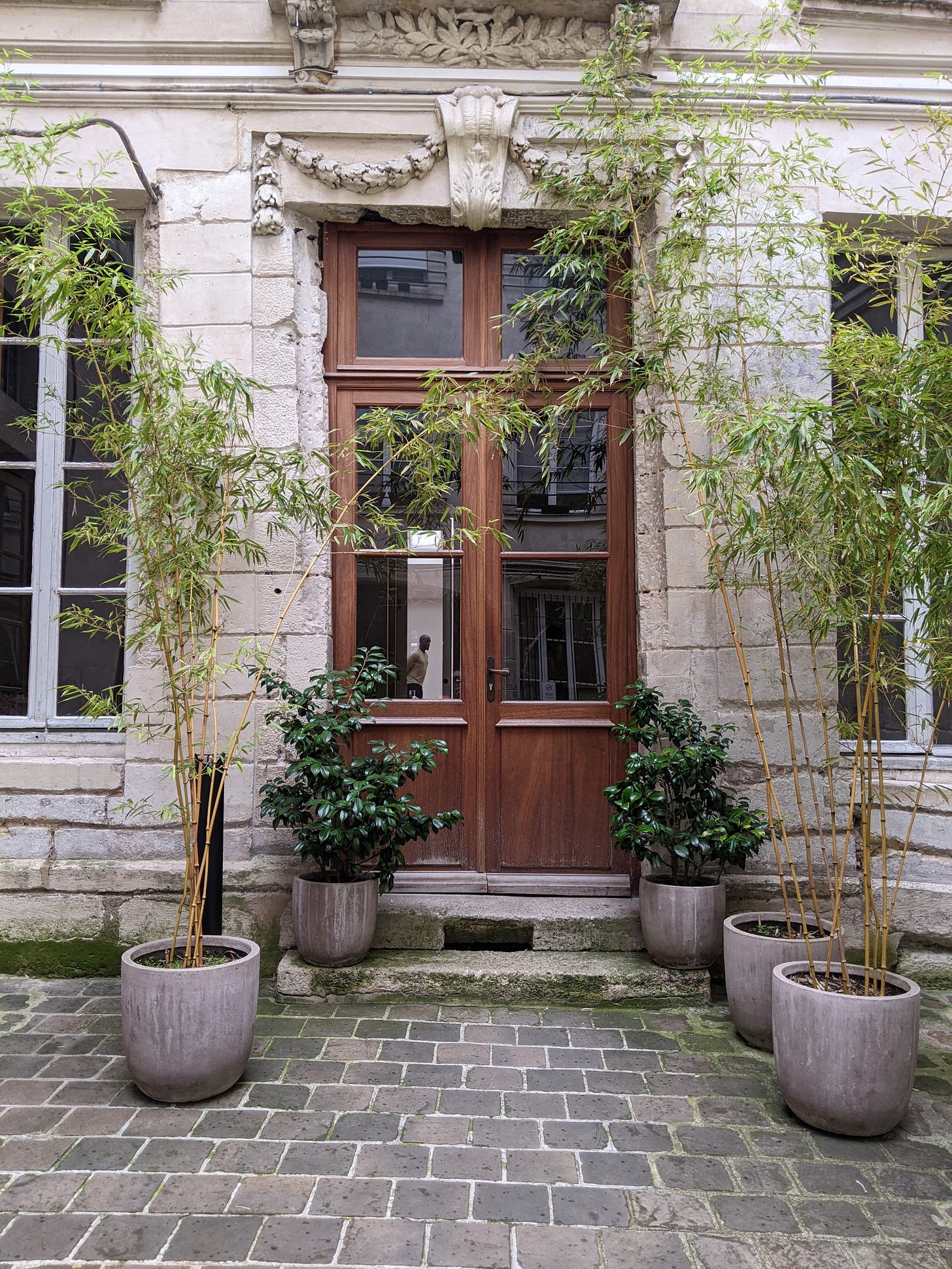 Front doors leading to Rasa Yoga in Paris, France