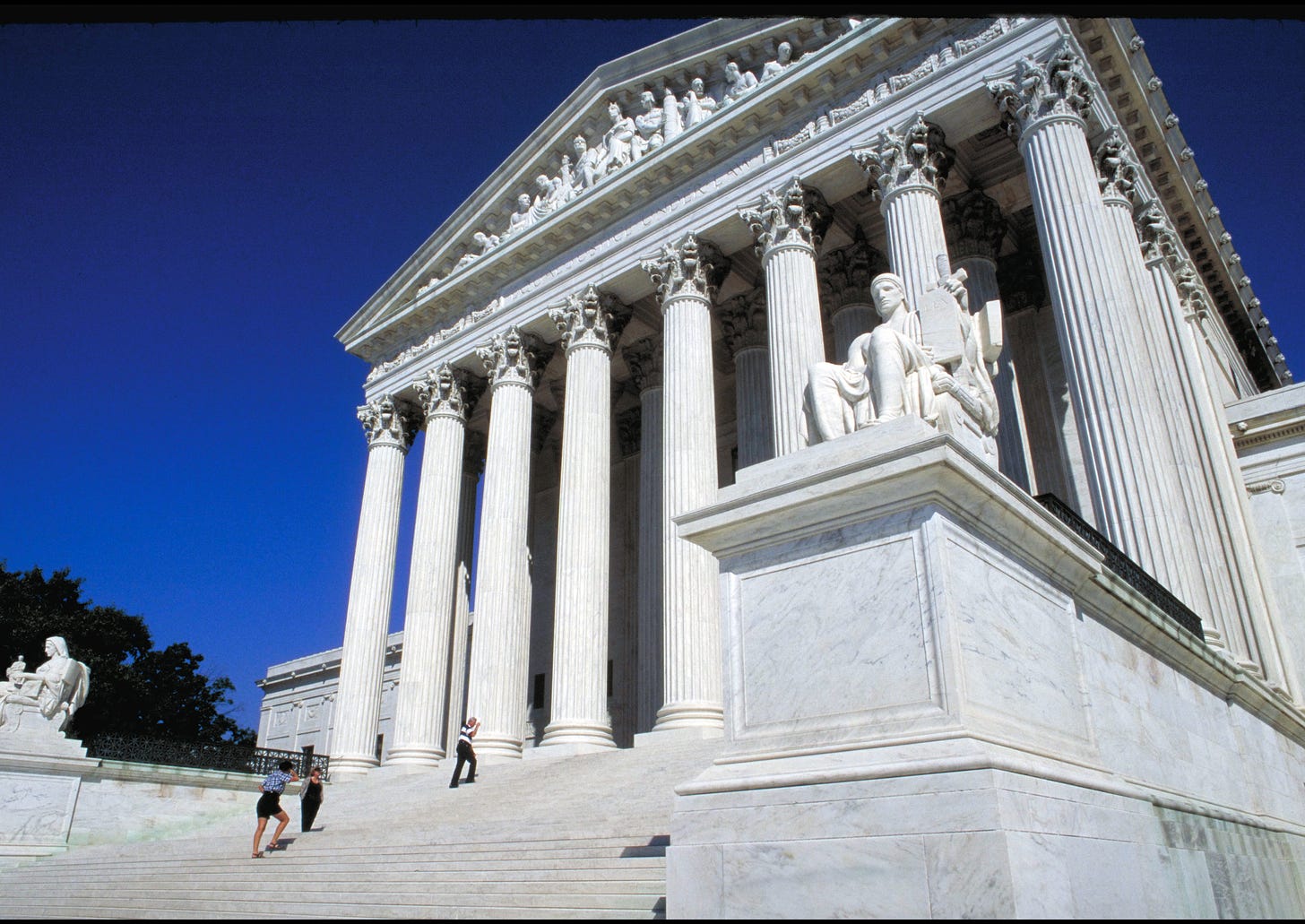 The building facade of the US Supreme Court